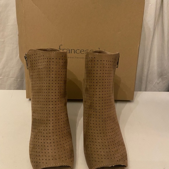 Francescas tan faux suede ankle boots , peep tirs, zip up sides size 8 NWT - Picture 2 of 6
